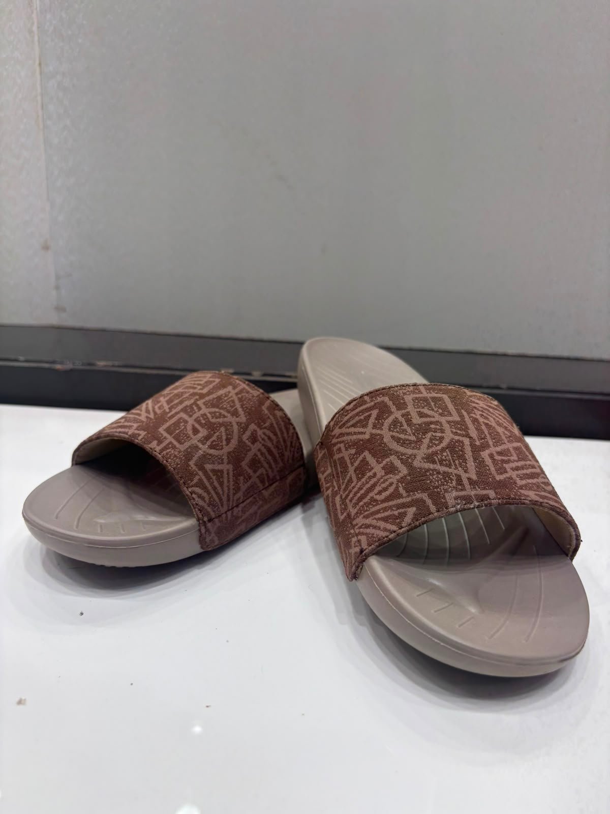 Hooves Sleeper Brown - Image 3